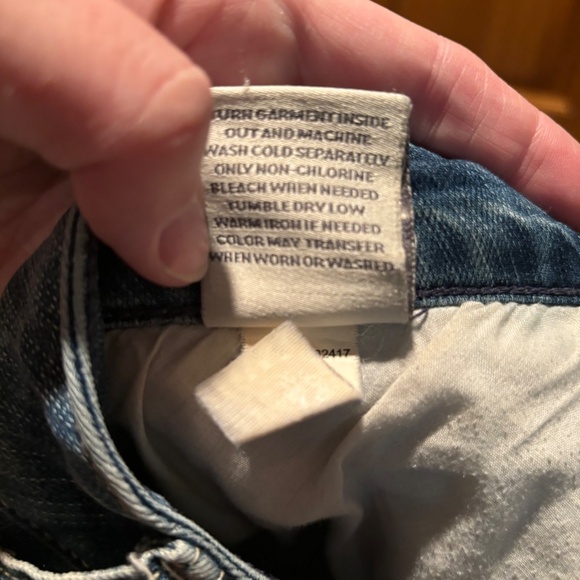 Torrid Distressed Cropped Mid Rise Jeans in Size 12 - Picture 6 of 7